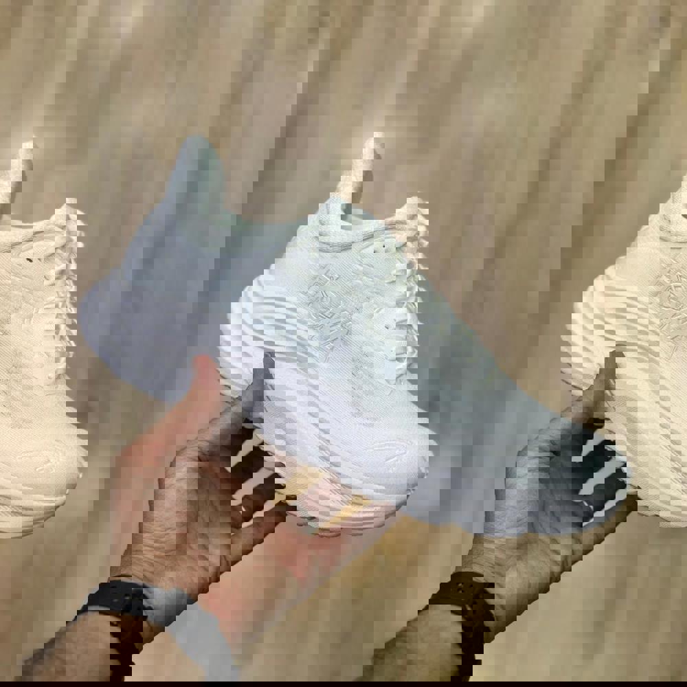 HOKA