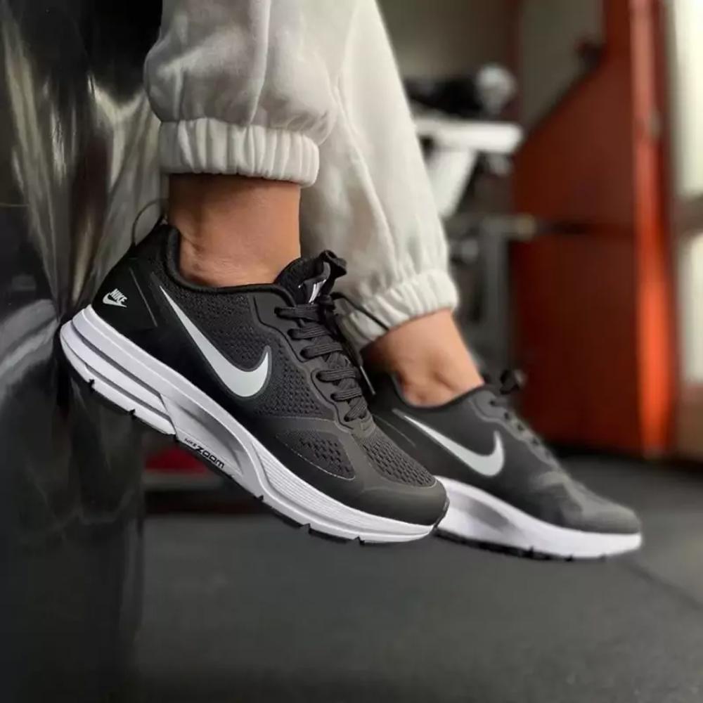 NIKE ZOOM