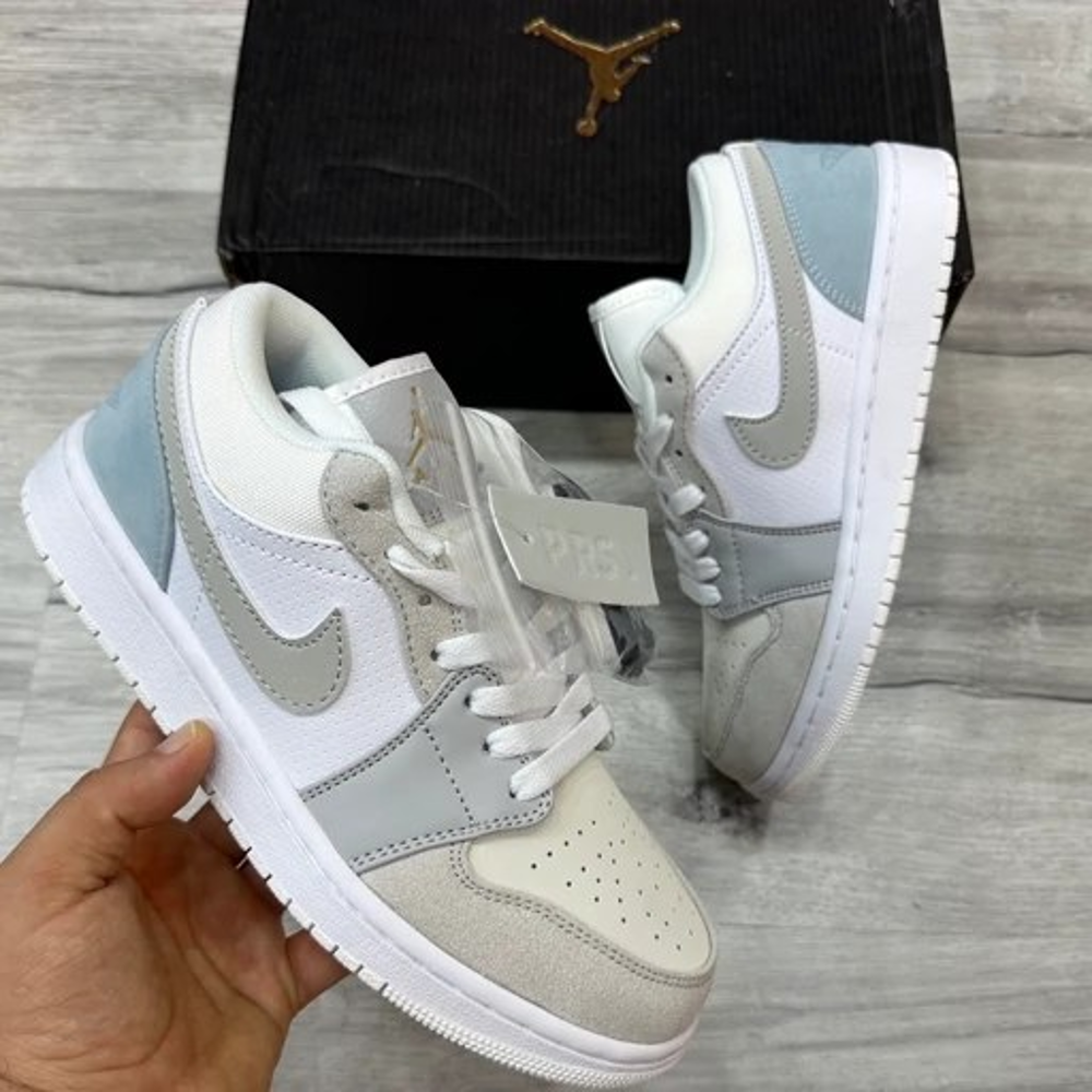 NIKE