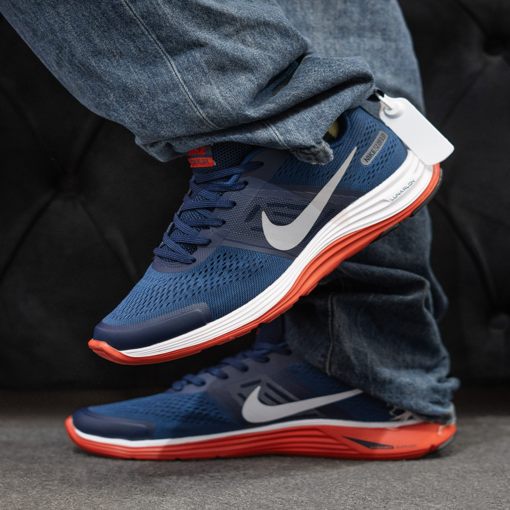 NIKE