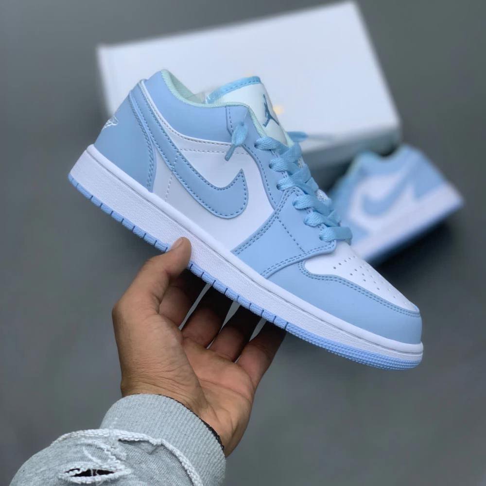 NIKE