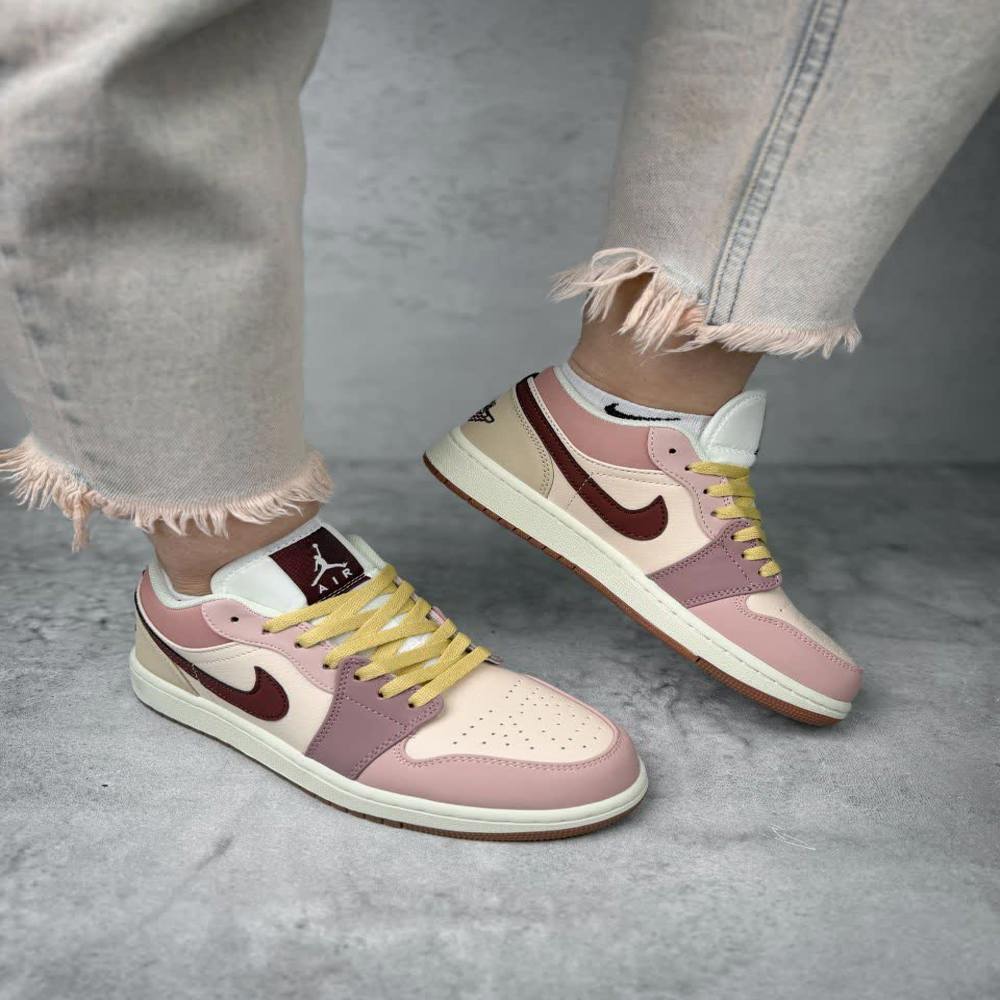 NIKE