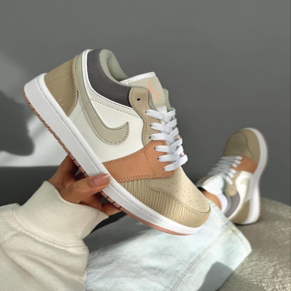 NIKE