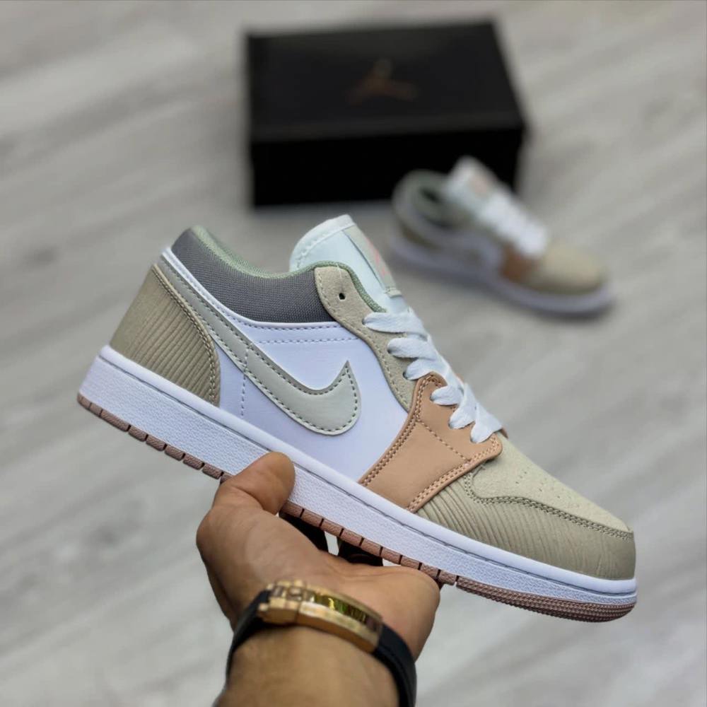 NIKE