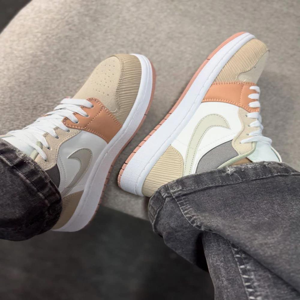 NIKE