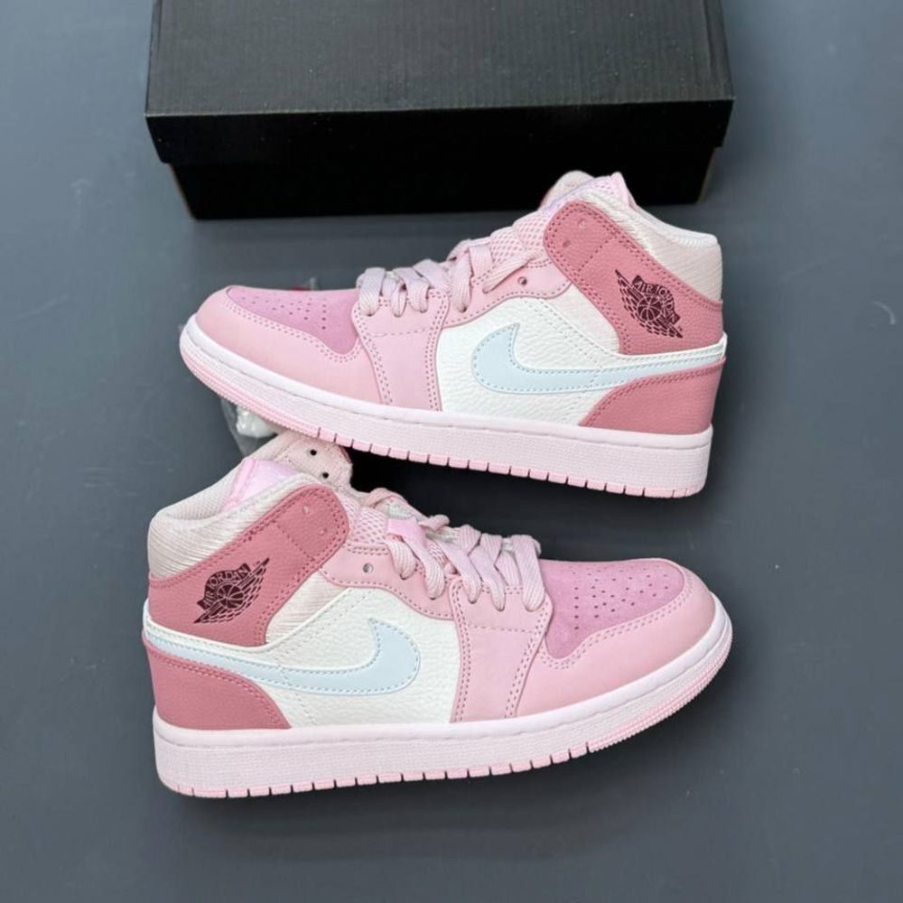 NIKE