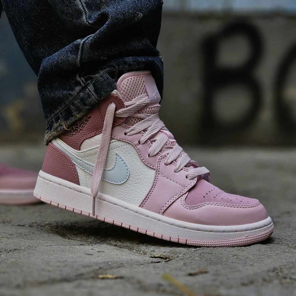 NIKE