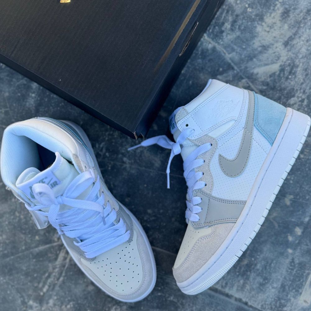 NIKE