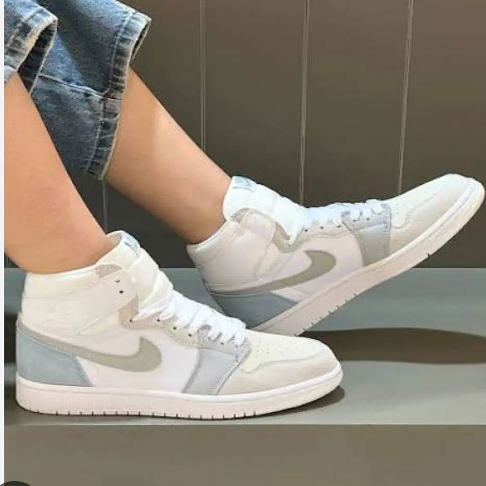NIKE